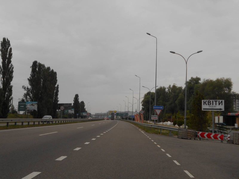 Billboard Khodosivka,  Dniprovs'ke sose, trasa N-01 "Kiiv-Znam'anka", km 23+100 livo, za 460m do povorotu na Hodosivku ta AZS UPG, sadovij centr "Interflora", Mega Market, cerez 270m pisla "Zelenij rinok", cerez 600m pisla AZS OKKO