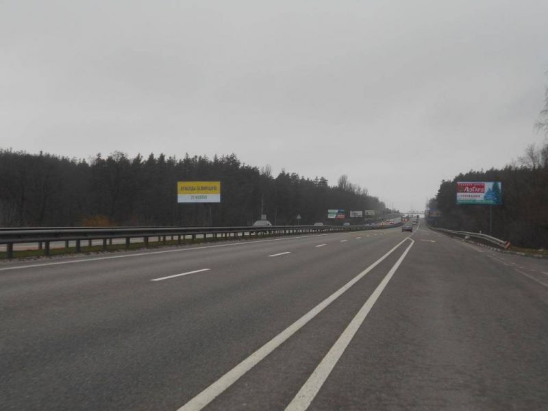 Billboard Kapitanivka,  s. Kapitanivka, trasa M-06 "Kiiv-Cop" (Zitomir), km 23+100 livo, za s. Stoanka, za 620m do povorotu na Bazu "Snajper"