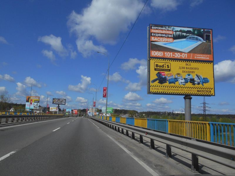 Billboard Irpin,  m. Irpin', trasa M-07 "Kiiv-Kovel'", km 23+200 pravo, mist cerez r. Irpinka, v'izd u misto, za 375m do AZS OKKO, cerez 400m pisla magazinu ATB, cerez 450m pisla magazinu FORA, verh