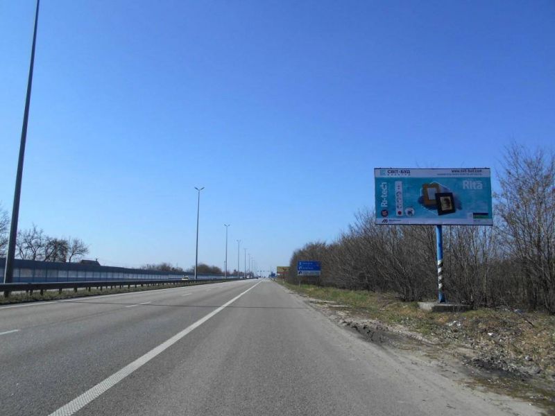 Билборд Мрія,  с. Мрія, траса М-06 "Київ-Чоп" (Житомир), км 29+250 право, через 400м після повороту на Шпитьки, за 500м до "Camper group"