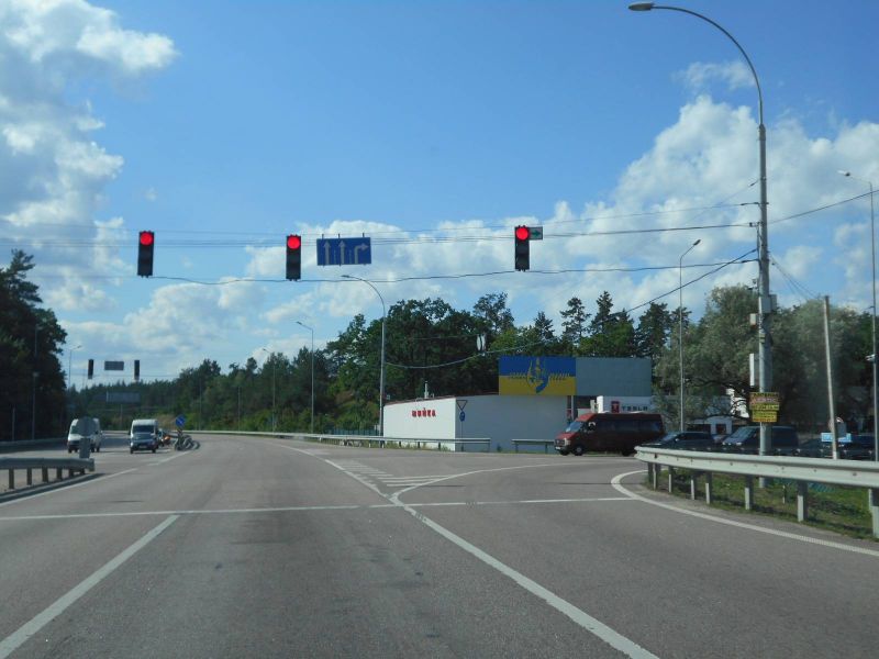 Billboard Tatsenki,  Dniprovs'ke sose, trasa N-01 "Kiiv-Znam'anka", km 39+000 livo, na rozvilci dorig N-01 "Kiiv-Znam'anka" ta R-01 "Kiiv-Obuhiv", navproti AZS, livij