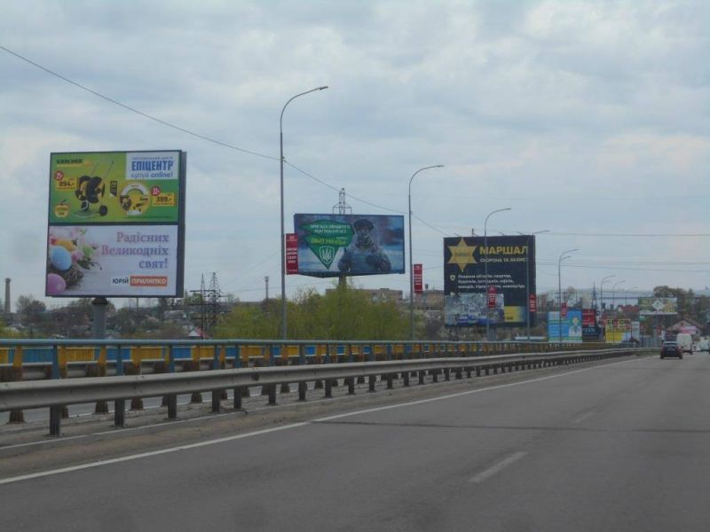 Billboard Irpin,  m. Irpin', trasa M-07 "Kiiv-Kovel'", km 23+200 pravo, mist cerez r. Irpinka, viizd z mista, cerez 375m pisla AZS OKKO, za 400m do magazinu ATB, za 450m do magazinu FORA, verh