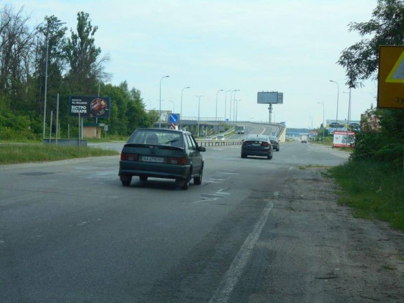 Білборд, бігборд (борд)  Глеваха,  м. Васильків, Т-1023, км 2+860 право, виїзд з м. Васильків, зупинка "Польова", перед поворотом на Рославичі, перед виїздом на Одеську трасу
