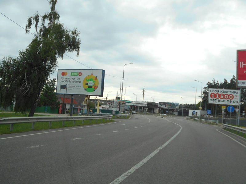 Билборд Гостомель,  м. Гостомель, вул. Свято-Покровська, 30А, після ЖК "Чеський Двір", через 50м після автобусної зупинки ЖК "Чеський Двір", навпроти ЖК "Лісне"