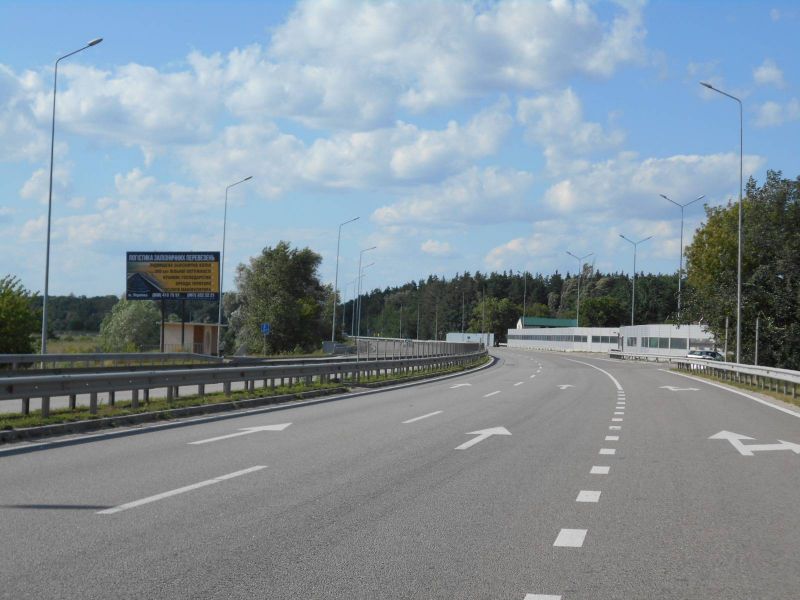 Billboard Tatsenki,  s. Tacenki, Dniprovs'ke sose, trasa N-01 "Kiiv-Znam'anka", km 40+200 pravo, pisla mostu cerez r. Stugna, za 250m do avtobusnoi zupinki, viizd z m. Obuhiv
