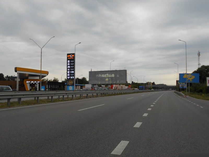 Billboard Pidgirtsi,  Dniprovs'ke sose, trasa N-01 "Kiiv-Znam'anka", km 26+450 pravo, cerez 200m pisla povorotu na s. Pidgirci, cerez 50m pisla AZS BRSM
