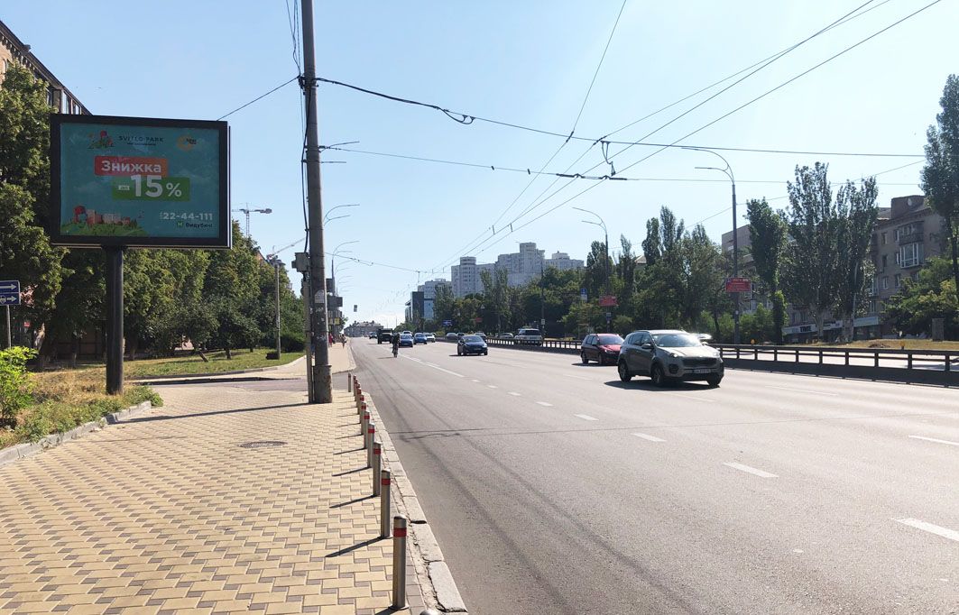 Scrolller, scroll Kyiv,  pr-t Druzbi Narodiv 5/gotel' "Druzba" - na b-r L Ukrainki,Naberezne s (V)