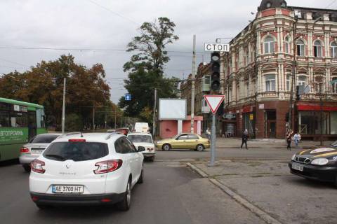 Скролер, Скрол A у Дніпро (Дніпропетровськ) t009A3,просп. Дмитра Яворницького (Карла Маркса) - вул. Княгині Ольги (Горького), рух у бік набережної, біля світлофора - 229651 Фото 1