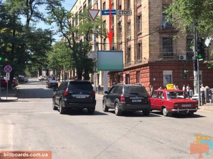 Скроллер A в Днепр (Днепропетровск) t117A1,просп. Дмитра Яворницького (Карла Маркса) - вул. Михайла Грушевського (Карла Лібкнехта), на світлофорі, рух з центру вгору в напрямку просп. Богдана Хмельницького (Героїв Сталінграда) - 229973 фото 1