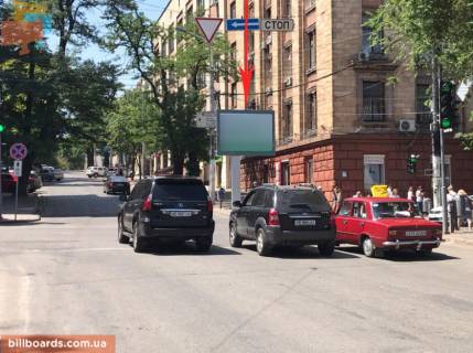 Скроллер A в Днепр (Днепропетровск) t117A5,просп. Дмитра Яворницького (Карла Маркса) - вул. Михайла Грушевського (Карла Лібкнехта), на світлофорі, рух з центру вгору в напрямку просп. Богдана Хмельницького (Героїв Сталінграда) - 229977 фото 1