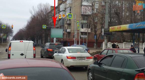 Скроллер A в Днепр (Днепропетровск) t129A6,просп. Олександра Поля (Кірова), 127 - вул. Лікаря Ребініна (Гавриленка), рух вниз, на світлофорі - 230056 фото 1