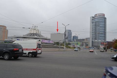 Billboard B in Dnipro (Dnipropetrovsk) s050B,st. Siceslavs'ka Naberezna (Nab. V. I. Lenina), u napramku do TRC MOST SITI, navav. bud. 31a, bila svitlofora Photo 1
