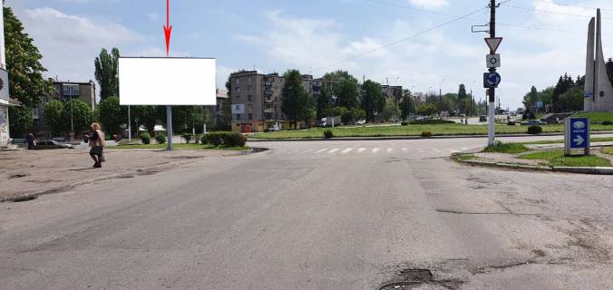Билборд B в Каменское (Днепродзержинск), 6х3  просп. Свободи (Леніна), 74 - Янголів Перемоги пл. (колиш. Визволителів пл.)  (біля кола розвороту) фото 1
