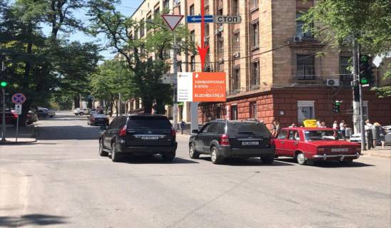 Скроллер A в Днепр (Днепропетровск), 3.14х2.32  просп. Дмитра Яворницького (Карла Маркса) - вул. Михайла Грушевського (Карла Лібкнехта), на світлофорі, рух з центру вгору в напрямку просп. Богдана Хмельницького (Героїв Сталінграда) - 181505 фото 2