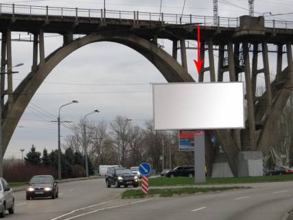 Беклайт A у Дніпро (Дніпропетровськ) 010А1,вул. Січеславська набережна (Наб. В.І. Леніна), на розподільчій смузі біля Мерефо-Херсонського мосту, рух у бік набережної Перемоги Фото 1
