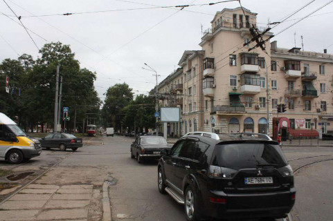 Scrolller, Scroll A in Dnipro (Dnipropetrovsk), 3.14х2.32  prosp. Puskina - st. Smidta, 6, ruh u bik Avtovokzalu, bila svitloforu - 169339 Photo 1
