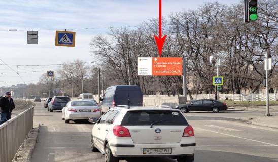 Билборд A в Днепр (Днепропетровск), 6х3  просп. Богдана Хмельницького (Героїв Сталінграда) - вул. Лікаря Ребініна (Гавриленка), рух до вул.Тітова, біля світлофору фото 1