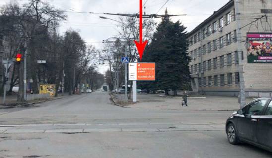 Бэклайт A в Днепр (Днепропетровск), 3.14х2.32  просп. Лесі Українки (Пушкіна), 16 - вул. Степана Бандери (Шмідта), на світлофорі, рух від Центрального ринку "Озерка" фото 1