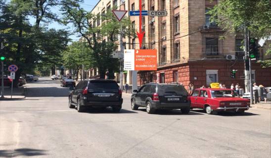 Scrolller, Scroll A in Dnipro (Dnipropetrovsk), 3.14х2.32  prosp. Dmitra Avornic'kogo - st. Mihajla Grusevs'kogo, na svitlofori, ruh z centru vgoru v napramku prosp. B.Hmel'nic'kogo - 181508 Photo 1