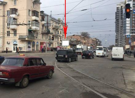 Билборд B в Днепр (Днепропетровск), 3.14х2.32  вул. Степана Бандери (Шмідта) - просп. Лесі Українки (Пушкіна), біля світлофору фото 1