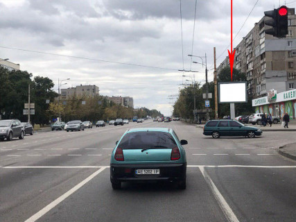 Бэклайт A в Днепр (Днепропетровск), 3.14х2.32  просп. Слобожанський (Газети Правда), 117 - вул. Петра Яцика (Воронезька), рух в напрямку ТЦ НАША ПРАВДА, на світлофорі, на світлофорі фото 1