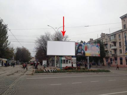Білборд, Бігборд (Борд)  A у Кам'янське (Дніпродзержинськ) дз90А,майдан Героїв, зупинка трамваю №1, праворуч (РОЗМІР РЕКЛАМНОЇ ПЛОЩИНИ 3,28х6,33) Фото 1