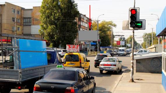 Призма B в Днепр (Днепропетровск) 032Б2,просп. Слобожанський (Газ. Правда), 87 (перехрестя з вул. Калинова), біля світлофору - 230376 фото 1