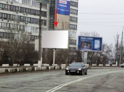 Призматрон, Призма B у Дніпро (Дніпропетровськ) 009Б2, вул. Січеславська Набережна (Наб. В.І. Леніна), на узбіччі при з'їзді з Нового мосту, біля ТРЦ МОСТ СІТІ - 230289 Фото 1