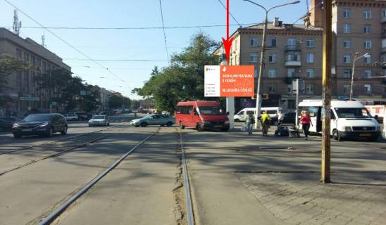 Билборд B в Днепр (Днепропетровск), 3.14х2.32  пл. Старомостова (Миколи Островського) навпроти буд. №12, на зупинці фото 1