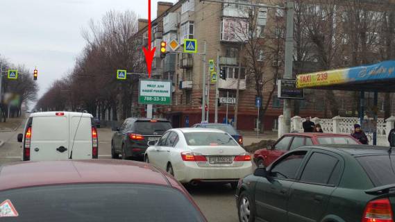 Скроллер A в Днепр (Днепропетровск) t129A2,просп. Олександра Поля (Кірова), 127 - вул. Лікаря Ребініна (Гавриленка), рух вниз, на світлофорі - 169516 фото 1
