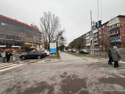 Ситилайт B в Черкассах, 1.2x1.8  вул. Припортова (Героїв Сталінграда)/ вул. Володимира Великого (КИШЕНЯ) фото 1