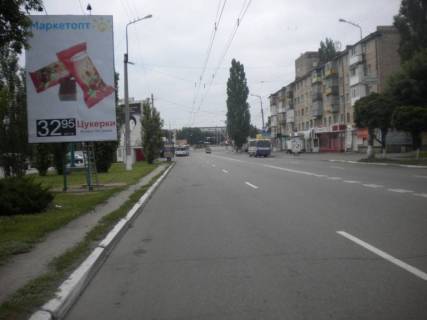 Билборд B в Кременчуге, 5,1 х 3,5  вул. Халаменюка, 7, біля залізничного вокзалу, супермаркетів "АТБ", "МаркетОпт" фото 1