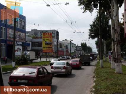 Билборд B в Кременчуге ул. Первомайская, 44, возле торгового центра «Фоксторот» (супермаркеты «Фоксторот», «Мультиспорт», «Стол&стул») фото 1