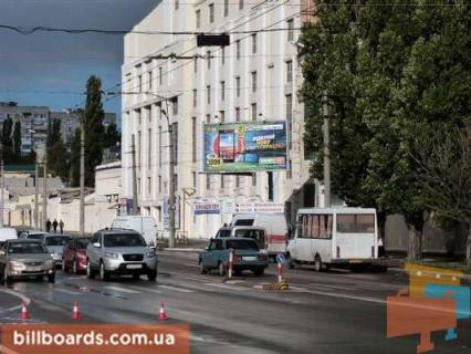 Призма A в Кременчуге, 3 х 6  Свободи просп. (кол. 60-річчя Жовтня), 8а, перекр. с вул. Троїцька. (кол. Красіна) и ул. Хорольской, район супермаркета «АТБ» и Электростанции - 87195 фото 1