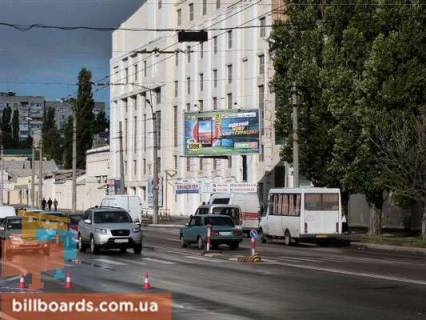 Призма A в Кременчуге, 3 х 6  Свободи просп. (кол. 60-річчя Жовтня), 8а, перекр. с вул. Троїцька. (кол. Красіна) и ул. Хорольской, район супермаркета «АТБ» и Электростанции - 87196 фото 1