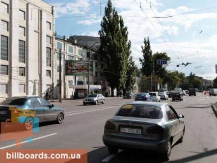 Призма B в Кременчуге, 3 х 6  Свободи просп. (кол. 60-річчя Жовтня), 8а, перекр. с вул. Троїцька. (кол. Красіна) и ул. Хорольской, район супермаркета «АТБ» и Электростанции - 87199 фото 1