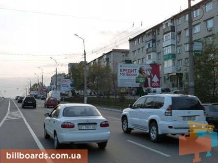 Білборд, Бігборд (Борд)  A у Кременчуці, 3 х 6  Свободи просп. (кол. 60-річчя Жовтня) (вул. 60-років. Жовтня), біля будинку № 39/43, перехрестя з вул. Героїв Маріуполя (кол. Героїв Бреста пров.), район супермаркету «М'ясна лавка» і дитячої стоматполіклініки Фото 1