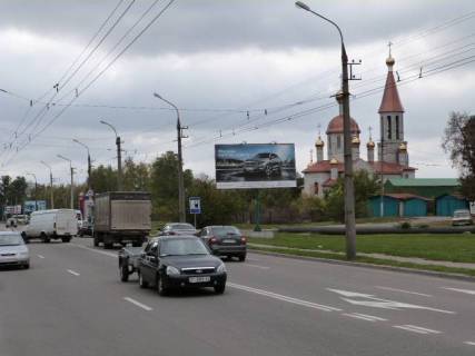 Білборд, Бігборд (Борд)  A у Кременчуці, 3 х 6  Просп. Лесі Українки (кол. 50-річчя Жовтня), перехр. з вул. Козацькою, 5, навпроти супермаркет «МаркетОпт» та СК "Спорт Лайф", напрямок у центр Фото 1