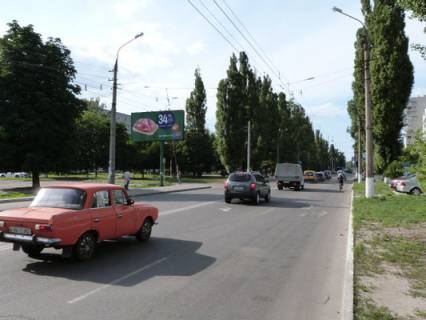 Білборд, Бігборд (Борд)  B у Кременчуці, 3 х 6  Просп. Лесі Українки (кол. 50-річчя Жовтня), перехр. з вул. Керченською, навпроти супермаркету «МаркетОпт», зупинка «Керченська» Фото 1