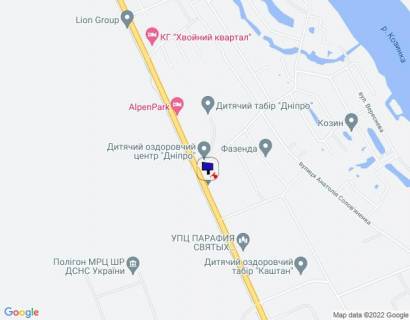 Билборд A в Козине Конча-Заспа, траса Р-01, км 32+000 ліво, навпроти автобусної зупинки, за 100м до повороту на вул. Лобановського, за 400м до готелю "AlpenPark", за 750м до котеджного містечка "Хвойний Квартал", через 150м після повороту на с. П'ятихатки (вул. схема