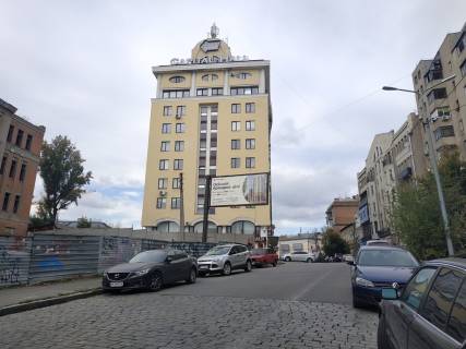 Білборд, Бігборд (Борд)  B у Харкові, 6х3  Театральний пров. - вул. Садова (Чубаря) (до центру) (Б) Фото 1