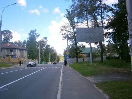 Billboard A in Irpin, 6*3  na perehresti st. Universitets'ka ta st. Aroslavs'ka, bila kav'arni F1 (v napramku z Kieva) Photo 1