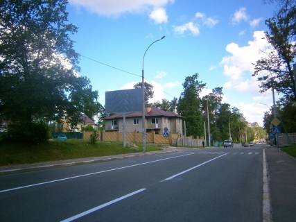 Billboard B in Irpin, 6*3  na perehresti st. Universitets'ka ta st. Aroslavs'ka (v napramku z Kieva) Photo 1