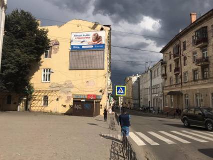 Призма  в Черновцах ул.Унивеситеская, 8 нижний, центр около Фокстрот - 291518 фото 1