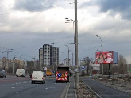 Призма A в Киеве просп. Романа Шухевича (Генерала Ватутіна), "СКАЙ МОЛЛ"-"АШАН" в напр. Троещина - 127007 фото 1