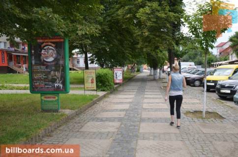 Citylight B in Tyachiv st. Nezaleznosti, bila Praveks banku ta magaziniv Photo 1