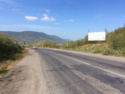 Билборд A в Берегово, Біл-борд  м.Хуст, об'їздна міста,поворот на с.Н.Селище, (Долину_нарцисiв)в сторону м. Мукачево. фото 1