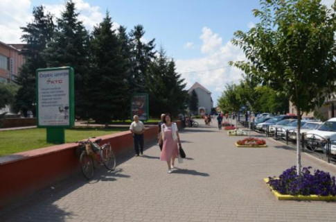 Ситилайт B в Тячеве, 1.2x1.8  вул. Незалежності, центр міста, біля Ексім банку, кіосків,  напроти продуктового магазину та редакції Дружба, масове скупчення людей фото 1