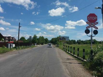 Білборд, Бігборд (Борд)  A у Тячеві, Біл-борд  смт.Солотвино,вул.Спортивна, ( переїзд ) в сторону м.Рахів  Фото 1