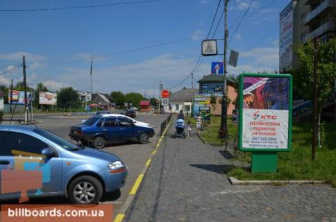 Citylight A in Tyachiv st. Nezaleznosti, centr mista, bila strahovoi kompanii Acsa ta magazinu Milenium, avtobusni zupinki, velikij potik pisohodiv Photo 1